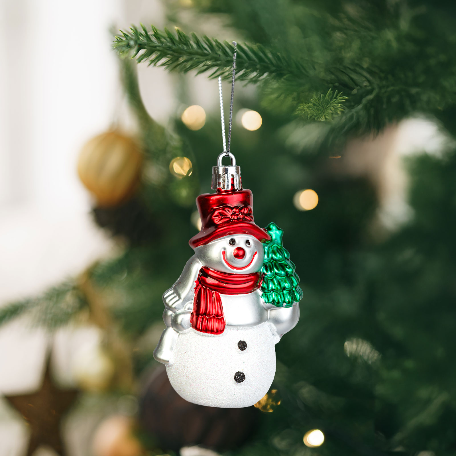 Decoratiune festiva – figura om de zapada – suspendabila – plastic – 9 x 5,5 cm